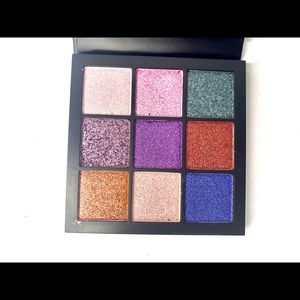 Huda Beauty eyeshadow palette